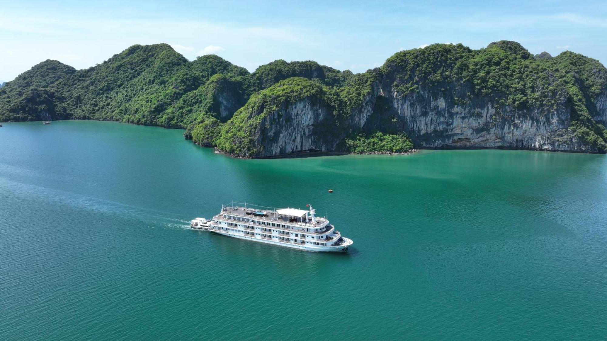 Hotel Paradise Grand Cruise - Lan Ha Bay Ha Long Esterno foto