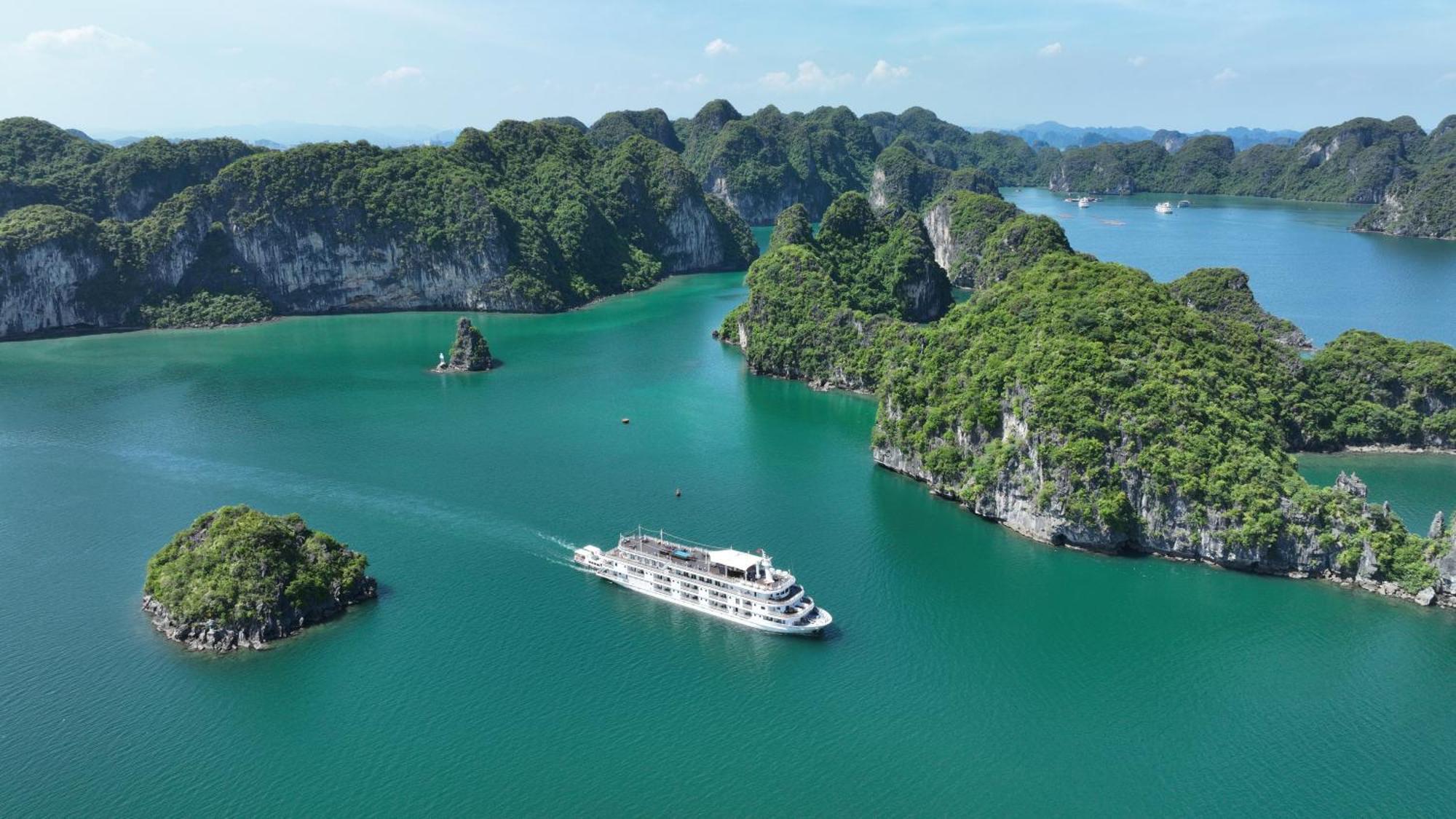 Hotel Paradise Grand Cruise - Lan Ha Bay Ha Long Esterno foto