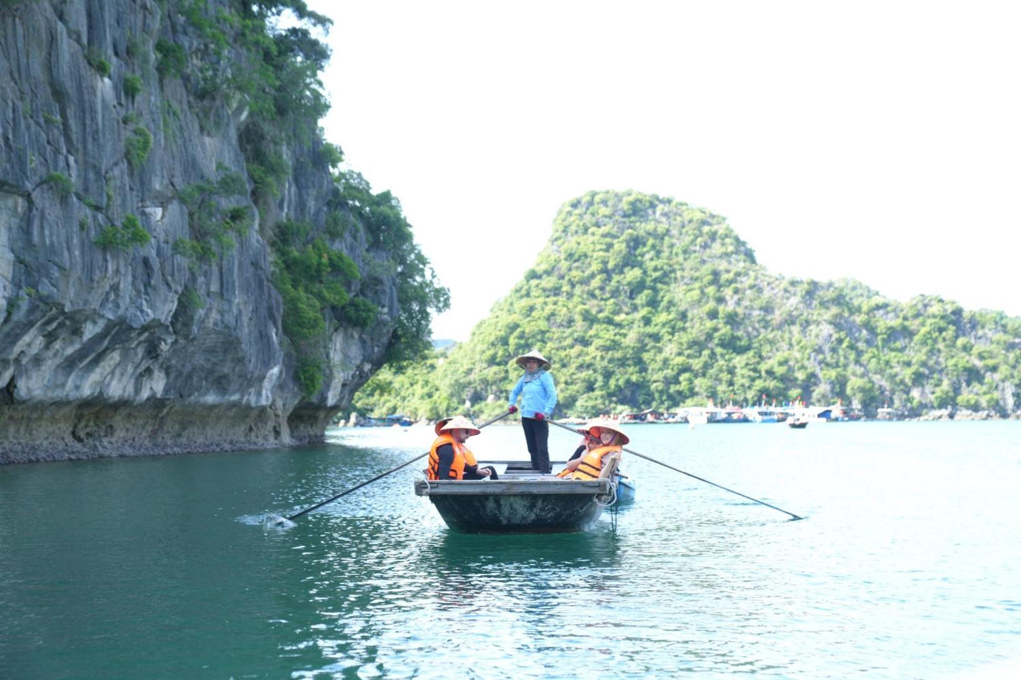 Hotel Paradise Grand Cruise - Lan Ha Bay Ha Long Esterno foto