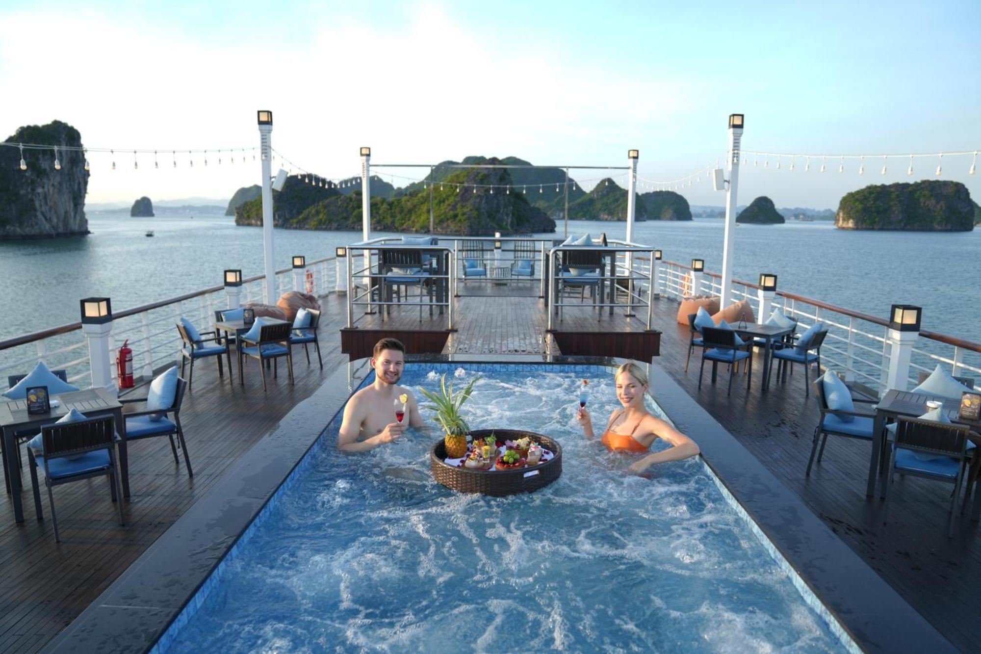 Hotel Paradise Grand Cruise - Lan Ha Bay Ha Long Esterno foto