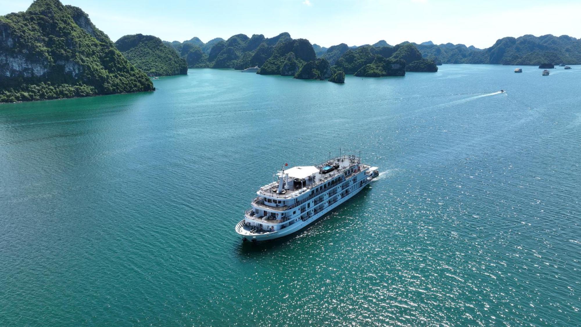 Hotel Paradise Grand Cruise - Lan Ha Bay Ha Long Esterno foto