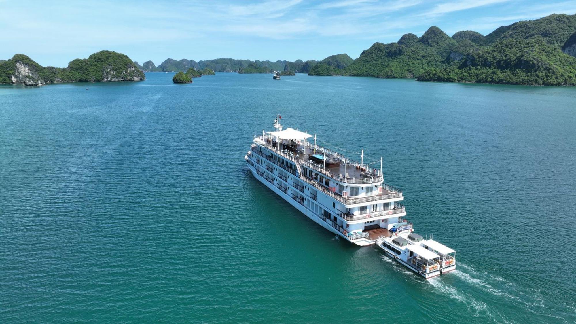 Hotel Paradise Grand Cruise - Lan Ha Bay Ha Long Esterno foto