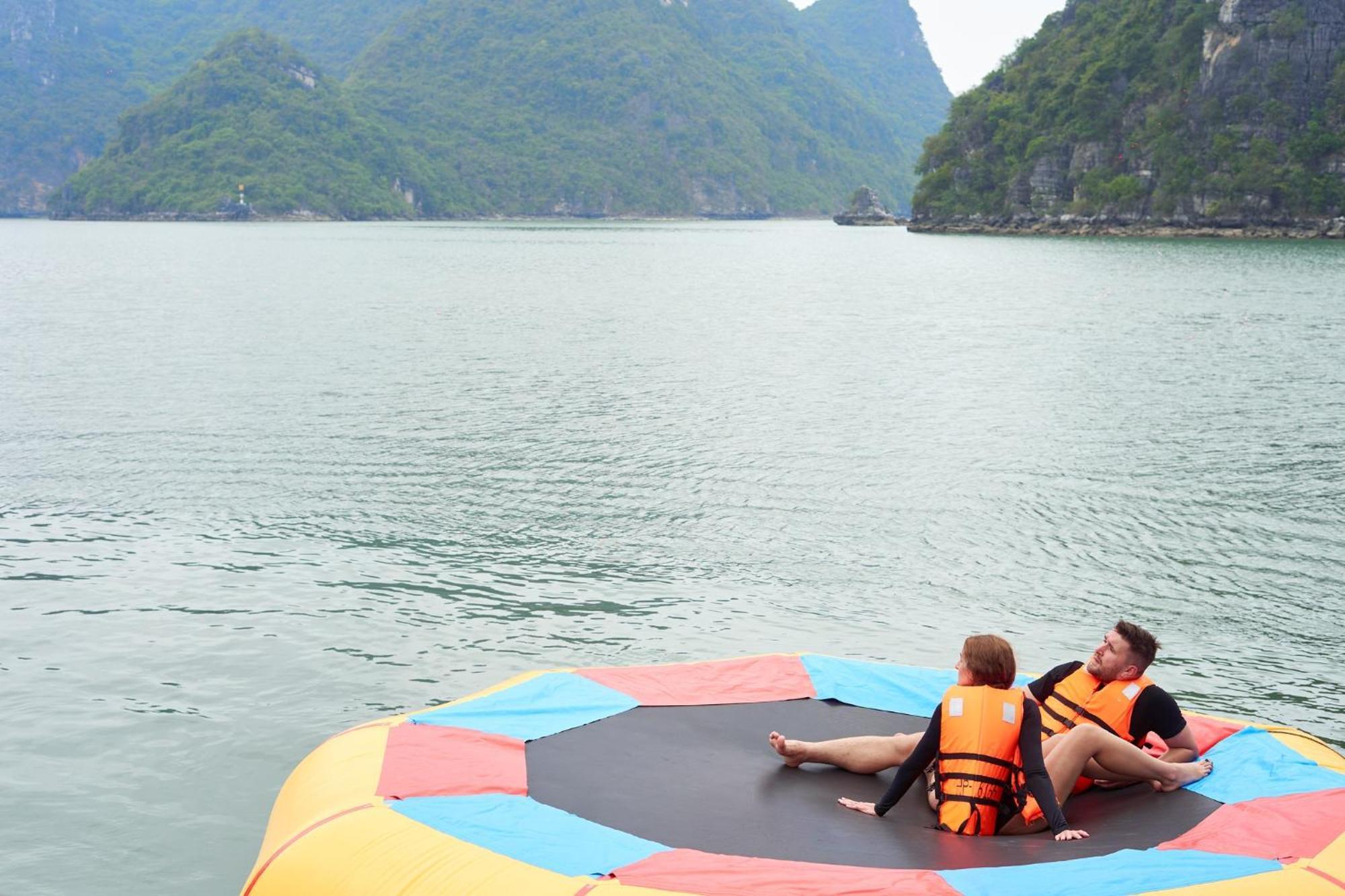 Hotel Paradise Grand Cruise - Lan Ha Bay Ha Long Esterno foto