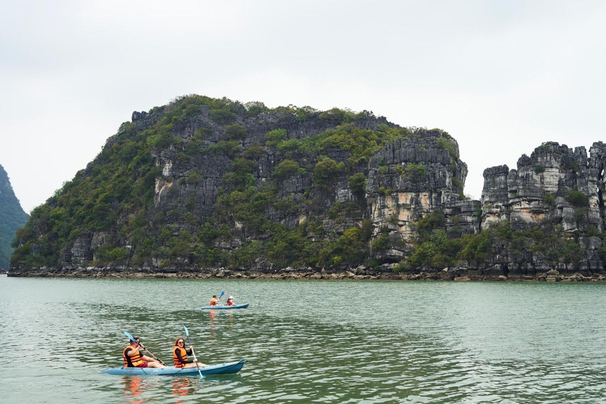 Hotel Paradise Grand Cruise - Lan Ha Bay Ha Long Esterno foto